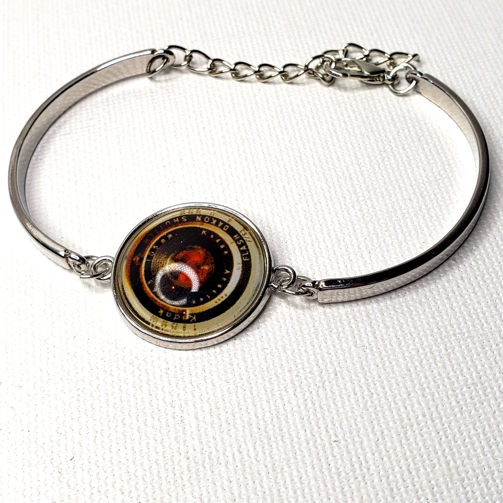 New Camera Lens Silvertone Bracelet